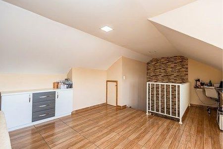 5_photo/94dce1934f.4cea1a0b3f6bbd2f-ATLAS-26015e10-85ec-40c0-95ca-dc3c1af5fa5d.jpg de casa à venda com 3 quartos, 135m² em São Braz, Curitiba