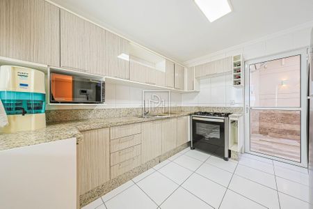 7_photo/94dce19791.cebb5f9d0fe5a9a0-ATLAS-7fbf8f3f-c86d-4dfb-98a8-cf81bdbd138a.jpg de casa à venda com 4 quartos, 210m² em Santa Felicidade, Curitiba