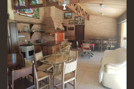 5_photo/94dce199e5.8d9d2e8c4e07ca84-ATLAS-10f0578b-19b8-44b0-947a-0bed8c3d7643.jpg de casa para alugar com 4 quartos, 400m² em Santa Felicidade, Curitiba