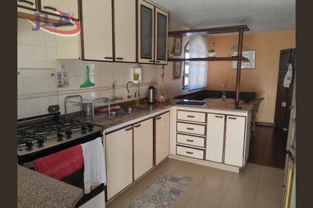 10_photo/94dce199e5.8d9d2e8c4e07ca84-ATLAS-22048ab5-f864-48d5-a550-9ffecb475e60.jpg de casa para alugar com 4 quartos, 400m² em Santa Felicidade, Curitiba