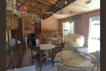 50_photo/94dce199e5.8d9d2e8c4e07ca84-ATLAS-524c56cf-f7ef-4a3f-8bf2-c2a8181c629a.jpg de casa para alugar com 4 quartos, 400m² em Santa Felicidade, Curitiba