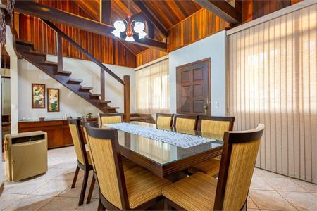 12_photo/94dce19a07.49c40a4e0c1b1036-ATLAS-5b135939-f828-48ed-bc9e-ec55959cdfbf.jpg de casa à venda com 4 quartos, 266m² em Santa Felicidade, Curitiba