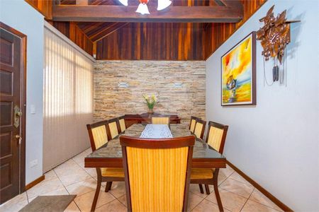 10_photo/94dce19a07.49c40a4e0c1b1036-ATLAS-7d29b0ad-9318-4b7d-8b1a-4ffc1e3bbd26.jpg de casa à venda com 4 quartos, 266m² em Santa Felicidade, Curitiba