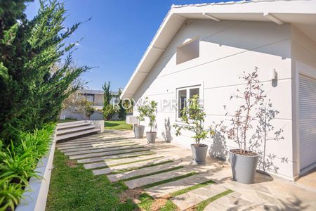 8_photo/94dce19a17.c46601f4331d0d89-ATLAS-81103e44-e8e2-4a10-935c-5296ba288df3.jpg de casa à venda com 5 quartos, 640m² em Santa Felicidade, Curitiba