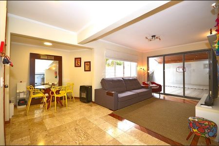 9_photo/94dce19b29.671b3960e7484b54-ATLAS-8cb41d65-e005-47a1-b5a4-c3eef6b5271d.jpg de casa à venda com 3 quartos, 242m² em Santa Felicidade, Curitiba