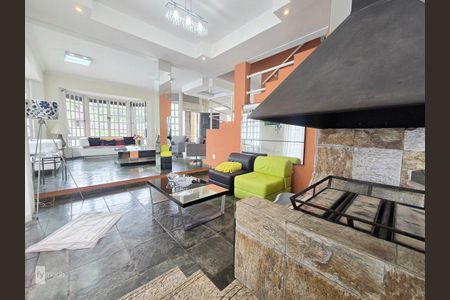 13_photo/94dce19c8f.3ee15f017ff1b7a8-ATLAS-528259cd-8564-45f0-8a16-8d6819c1947b.jpg de casa à venda com 4 quartos, 375m² em Santa Felicidade, Curitiba