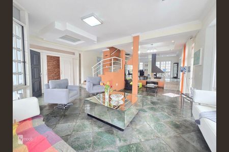 10_photo/94dce19c8f.3ee15f017ff1b7a8-ATLAS-fe55b0b8-a22e-4820-bfde-146910214bf3.jpg de casa à venda com 4 quartos, 375m² em Santa Felicidade, Curitiba