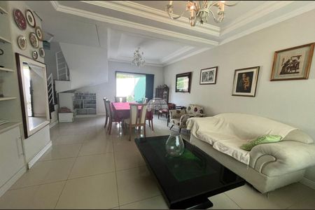 3_photo/94dce1a2e1.d630e1e25146dad6-ATLAS-8e633182-ced9-457a-a4a1-b7b424d4149e.jpg de casa à venda com 4 quartos, 247m² em Santa Felicidade, Curitiba