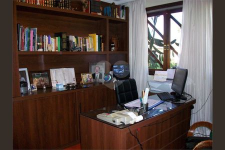 10_photo/94dce1a5d7.2f15d505e37c7ac5-ATLAS-e4806dfc-d90e-4f09-acdd-2a434c582836.jpg de casa à venda com 4 quartos, 652m² em Santa Felicidade, Curitiba