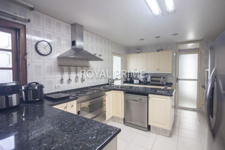 8_photo/94dce1a88f.09bcb0fbec64c551-ATLAS-12fdb948-6e41-4fce-85d6-1a0335b67f9f.jpg de casa para alugar com 4 quartos, 215m² em Santa Felicidade, Curitiba
