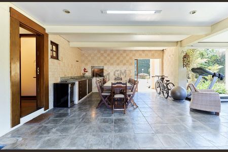 2_photo/94dce1a88f.210363f7da379e19-ATLAS-5b70e21d-07e0-4f9d-9bdb-1e8c88965ef6.jpg de casa à venda com 3 quartos, 268m² em Santa Felicidade, Curitiba