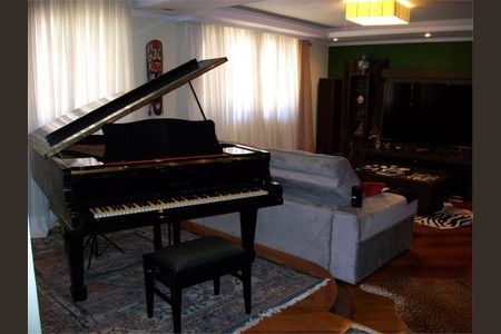 12_photo/94dce1a89b.8c50d63e4d766ae8-ATLAS-2e522cdd-5309-4755-acf4-18e2c20f9fea.jpg de casa à venda com 4 quartos, 652m² em Santa Felicidade, Curitiba