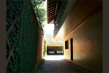 38_photo/94dce1a89b.8c50d63e4d766ae8-ATLAS-3eab1b2f-6392-44c1-84f9-8b6b2249e547.jpg de casa à venda com 4 quartos, 653m² em Santa Felicidade, Curitiba