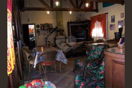 5_photo/94dce1a89b.8c50d63e4d766ae8-ATLAS-620236eb-98dc-4786-9a7c-0d2e7cd475c1.jpg de casa à venda com 4 quartos, 652m² em Santa Felicidade, Curitiba