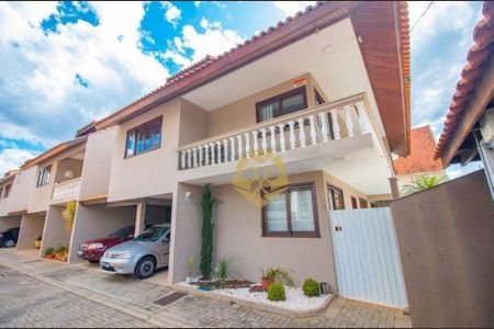 12_photo/94dce1b42b.2fed7e95ddef69d8-ATLAS-69397e86-afde-4bb5-93bd-200addb78abc.jpg de casa à venda com 3 quartos, 228m² em Santa Felicidade, Curitiba