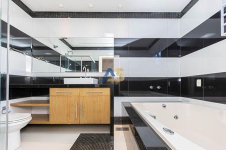 4_photo/94dce1b525.1aa5b8f538f3adaf-ATLAS-1c07f689-6e12-4bcf-a6ff-b3476b40fdc0.jpg de casa à venda com 3 quartos, 408m² em Butiatuvinha, Curitiba