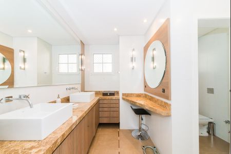 8_photo/94dce1b7d1.cb4a3f4e1d4d223a-ATLAS-a769baf5-117a-4eed-8cf3-5a26c768d33c.jpg de casa à venda com 4 quartos, 500m² em Santa Felicidade, Curitiba