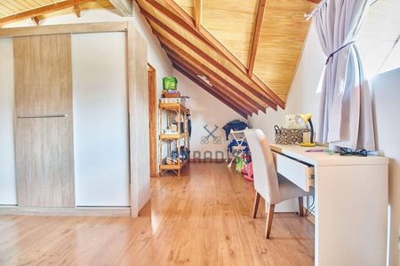 9_photo/94dce1b8e1.ceff8192393c33de-ATLAS-e87647b2-d67b-4e01-8645-83d9066f06d9.jpg de casa à venda com 3 quartos, 250m² em Santa Felicidade, Curitiba