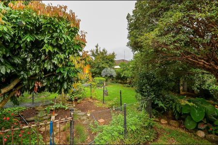 5_photo/94dce1baeb.e6f02a1e96aef2b1-ATLAS-92ef3029-abbb-4f93-9141-03d5c9ba554a.jpg de casa à venda com 4 quartos, 236m² em Santa Felicidade, Curitiba