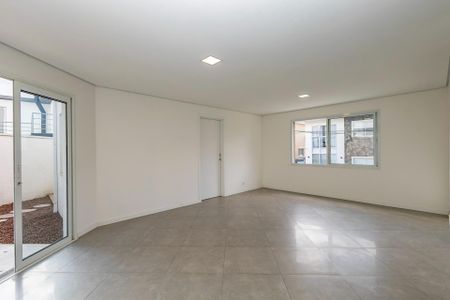 8_photo/94dce1bb57.31e440ee0e5cbd76-ATLAS-ef56fcf6-1791-4826-bab3-e455256b2fc2.jpg de casa à venda com 4 quartos, 313m² em Santa Felicidade, Curitiba