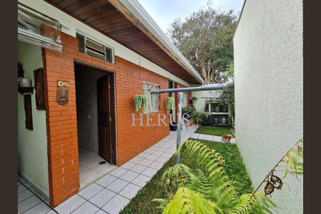 34_photo/94dce1c61d.f9fd596f8c1c84e9-ATLAS-c152a880-e794-41a7-afd5-b37d15a0a1d2.jpg de casa à venda com 4 quartos, 200m² em São Braz, Curitiba