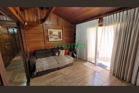 10_photo/94dce1cc2f.93b8fa184532727f-ATLAS-6cb3ef4d-714e-404d-961b-ce26f5712dab.jpg de casa à venda com 3 quartos, 210m² em Butiatuvinha, Curitiba