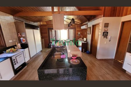 3_photo/94dce1cc2f.93b8fa184532727f-ATLAS-9fceba80-ac90-49e0-b68e-717f7d800c8c.jpg de casa à venda com 3 quartos, 210m² em Butiatuvinha, Curitiba