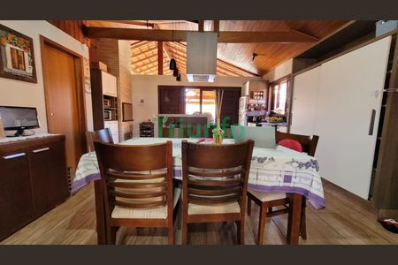 19_photo/94dce1cc2f.93b8fa184532727f-ATLAS-b61d6377-8fba-4fbb-bb8d-7c4379543c15.jpg de casa à venda com 3 quartos, 210m² em Butiatuvinha, Curitiba