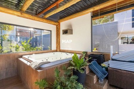 9_photo/94dce1cc89.3a9dc93bc25fc63d-ATLAS-6b5fecb9-caa5-4eaa-9e47-ad537dfbf650.jpg de casa à venda com 4 quartos, 600m² em Butiatuvinha, Curitiba