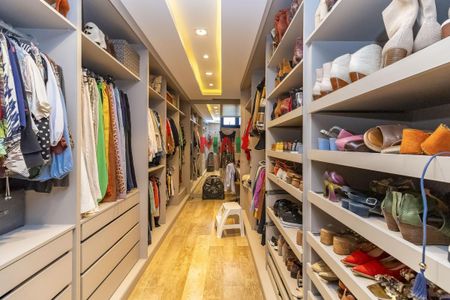 35_photo/94dce1cc89.3a9dc93bc25fc63d-ATLAS-da13e8a8-d3ac-4d30-99cd-36f847858356.jpg de casa à venda com 4 quartos, 600m² em Butiatuvinha, Curitiba