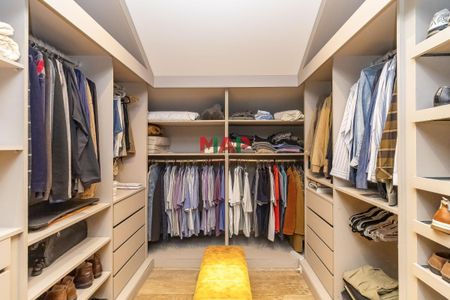 34_photo/94dce1cc89.3a9dc93bc25fc63d-ATLAS-e0f8a5e5-c58d-4774-a5b2-8e6d74617cb8.jpg de casa à venda com 4 quartos, 600m² em Butiatuvinha, Curitiba