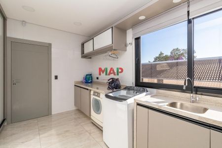 30_photo/94dce1cc89.3a9dc93bc25fc63d-ATLAS-e5d764af-2b94-4e38-8b97-d809760c105c.jpg de casa à venda com 4 quartos, 600m² em Butiatuvinha, Curitiba