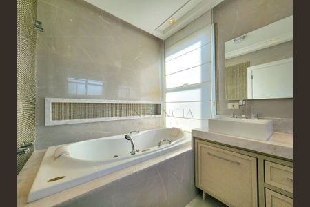 39_photo/94dce1df29.7327bc770fe2ef6f-ATLAS-3da096cb-21f2-4847-b435-d24a9e105c55.jpg de casa à venda com 4 quartos, 346m² em Santa Felicidade, Curitiba