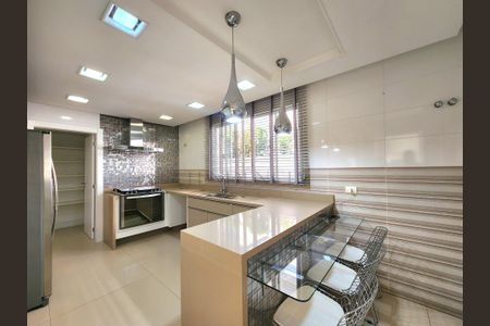 8_photo/94dce1df29.7327bc770fe2ef6f-ATLAS-6b294bbc-bf04-4b0c-bba5-60a91c7ac4cc.jpg de casa à venda com 4 quartos, 346m² em Santa Felicidade, Curitiba