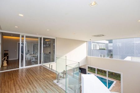 6_photo/94dce1e1cd.ff99c7063c8ae708-ATLAS-38ef3a34-9e2f-42ce-9d3c-3c60bca95ee3.jpg de casa à venda com 4 quartos, 398m² em Orleans, Curitiba