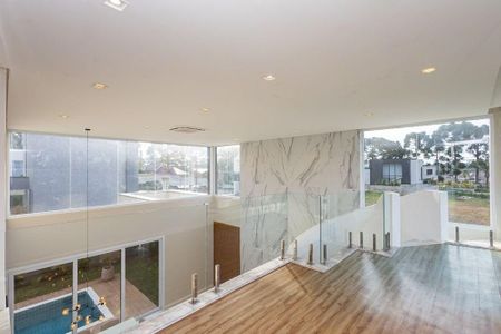 4_photo/94dce1e1cd.ff99c7063c8ae708-ATLAS-57d9b878-e273-4757-bc5a-ed72eaa491bf.jpg de casa à venda com 4 quartos, 398m² em Orleans, Curitiba