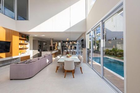 5_photo/94dce1e1cd.ff99c7063c8ae708-ATLAS-613fc5df-c6c1-49d4-942d-8d479413f33c.jpg de casa à venda com 4 quartos, 398m² em Orleans, Curitiba