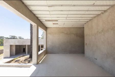 4_photo/94dce1e1df.ceff8192393c33de-ATLAS-bb77aab0-0413-4a94-ae24-904457e28d84.jpg de casa à venda com 4 quartos, 620m² em Orleans, Curitiba