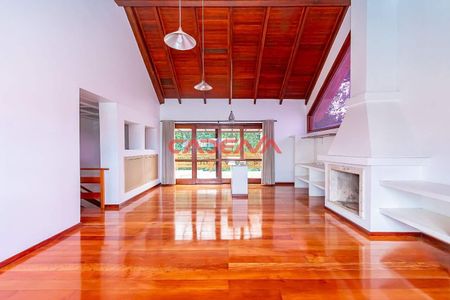 10_photo/94dce1e2f9.229e26615e0fc957-ATLAS-4cb3cca9-ae89-4302-9c0b-48717d8ef40a.jpg de casa de condomínio para alugar com 3 quartos, 356m² em Orleans, Curitiba