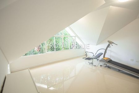 48_photo/94dce1e2f9.5f99f9ce08b67623-ATLAS-6e4511a6-339b-4be6-95bb-070f48366e12.jpg de casa à venda com 4 quartos, 270m² em Orleans, Curitiba