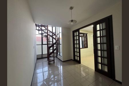 5_photo/94dce1e30d.9034fee1f2a82cec-ATLAS-41034db0-6c66-4865-b6b4-210372ae203d.jpg de casa à venda com 3 quartos, 110m² em Orleans, Curitiba