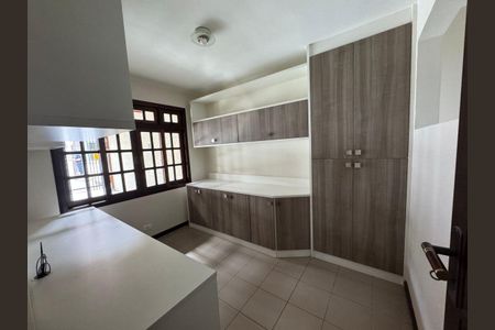 6_photo/94dce1e30d.9034fee1f2a82cec-ATLAS-8e42cd31-fd60-4668-b3bd-ab9ec00ac4d3.jpg de casa à venda com 3 quartos, 110m² em Orleans, Curitiba