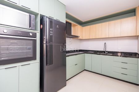 6_photo/94dce1e56d.0176ad22bcbf6d3f-ATLAS-302f42fa-0467-4c3e-a983-970013942bfc.jpg de casa à venda com 3 quartos, 130m² em Orleans, Curitiba