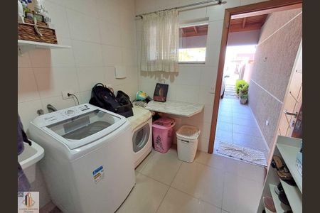 45_photo/94dce1e6a9.621ee2e78907adfc-ATLAS-bfc0e965-08f2-4d08-af58-b81e71b38676.jpg de casa à venda com 3 quartos, 180m² em Orleans, Curitiba