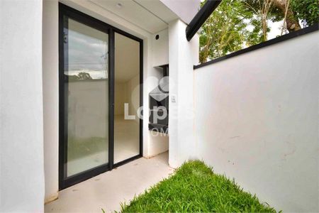 10_photo/94dce1e8a1.aafc750051720c32-ATLAS-57b3a4e3-d267-47e3-949b-739a6a6e53e6.jpg de casa à venda com 3 quartos, 133m² em Orleans, Curitiba