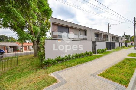 12_photo/94dce1e8a1.aafc750051720c32-ATLAS-6637ee21-b061-4d76-83a1-9e719b9b614b.jpg de casa à venda com 3 quartos, 133m² em Orleans, Curitiba