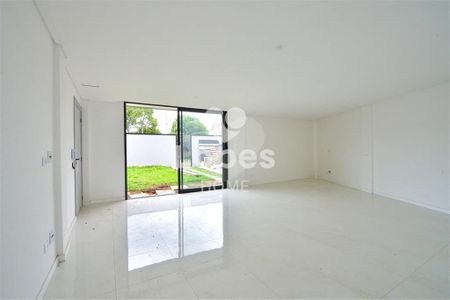 18_photo/94dce1e8a1.aafc750051720c32-ATLAS-cdda4212-5ea2-42eb-98d8-9dccdd9f32bd.jpg de casa à venda com 3 quartos, 133m² em Orleans, Curitiba