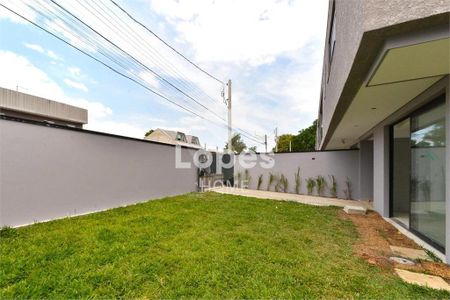 18_photo/94dce1e8a1.ceff8192393c33de-ATLAS-6f9aeea8-ae07-41cc-ad52-19f61bc943fa.jpg de casa à venda com 3 quartos, 120m² em Orleans, Curitiba