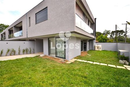 26_photo/94dce1e8a1.ceff8192393c33de-ATLAS-c9e21c2c-0781-4047-bf8d-870a0b72a0d7.jpg de casa à venda com 3 quartos, 120m² em Orleans, Curitiba