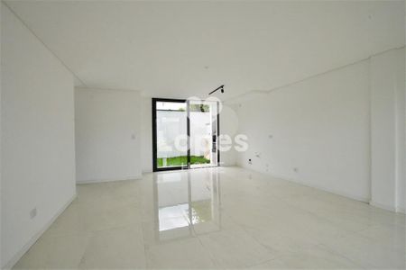 2_photo/94dce1e8a7.f861ecc718bdcbd7-ATLAS-05989171-fb9f-4187-851b-35b65db313ce.jpg de casa à venda com 3 quartos, 104m² em Orleans, Curitiba